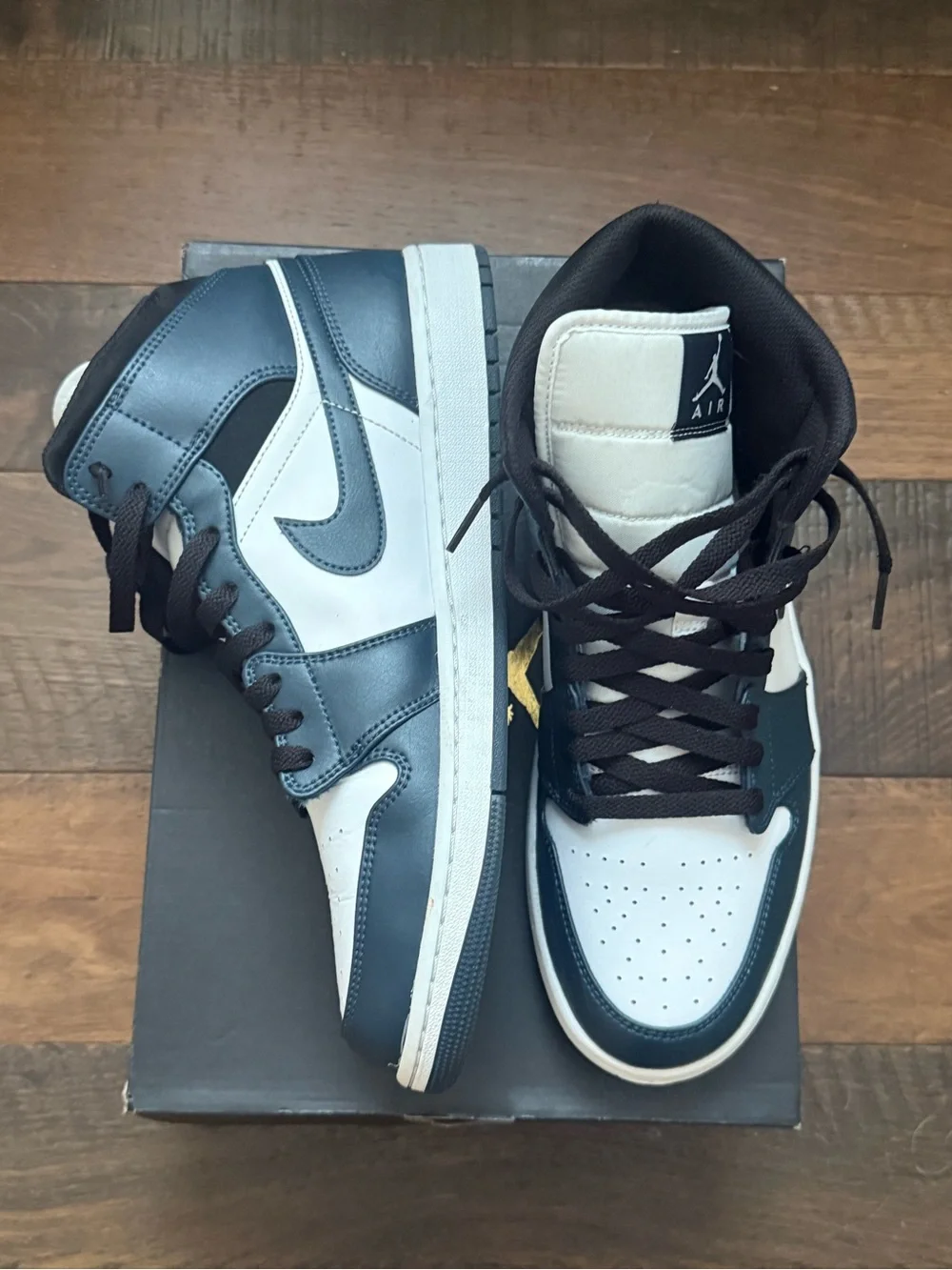 Jordan Men’s White and Black Low-Top Sneakers